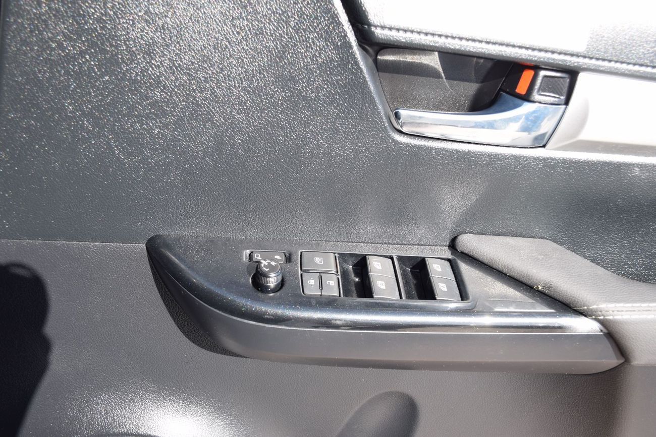 Toyota Hilux 4X4 Diesel 2.8L (Right Hand Drive)