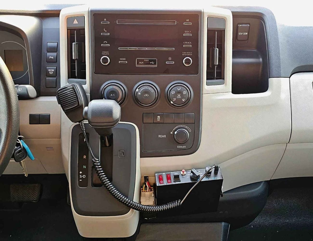 Toyota Hiace 3.5L DX HIGHROOF / V6 PETROL, A/T, EMERGENCY MEDICAL AMBULANCE (CODE # AMBULANCE)