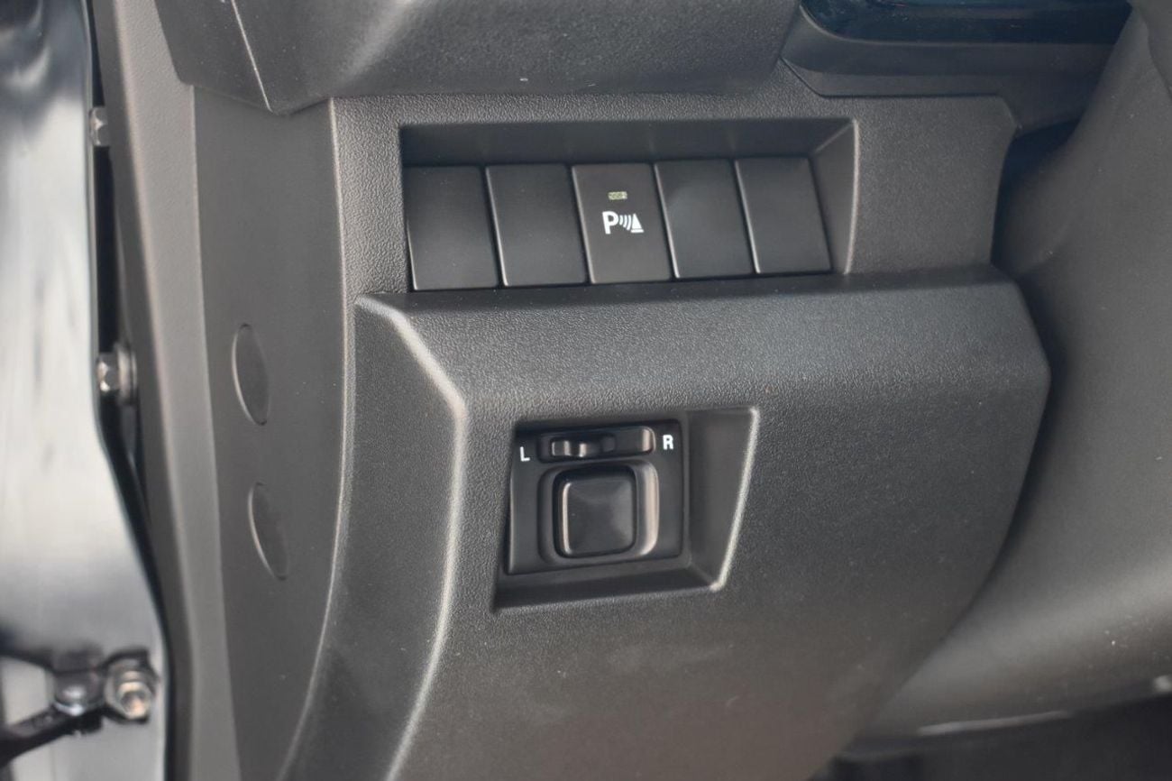 سوزوكي جيمني GL . 1.5L . 4 Cyl . 4-Speed Automatic . Petrol . 4WD . 5 Seats . 3 Door