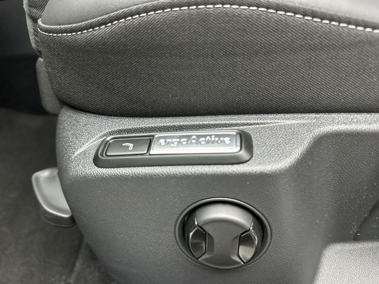 فولكس واجن T ROC Style 1.4L Style without Sunroof with Black Style (Ref#03459)