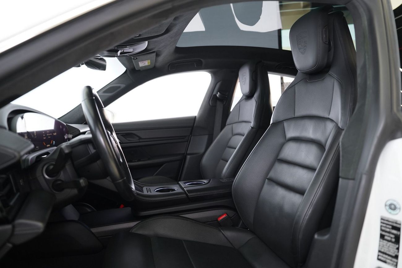 بورش تايكان Turbo S (761 HP)