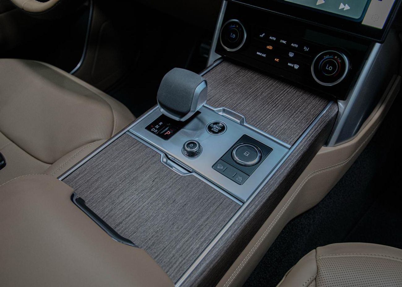 Land Rover Range Rover HSE P530 4.4L 4.4L V8 • Al Tayer Warranty + Service Contract • GCC