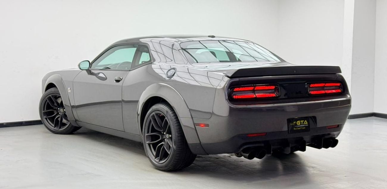 Dodge Challenger 2019 Dodge Challenger 392 SRT 8, Warranty, Carbon Fiber Package, Excellent Condition, GCC