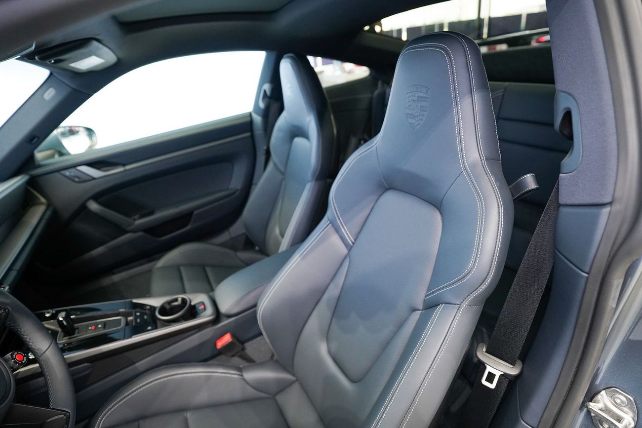 Porsche 911 Carrera 3.0L (444 HP) Coupe