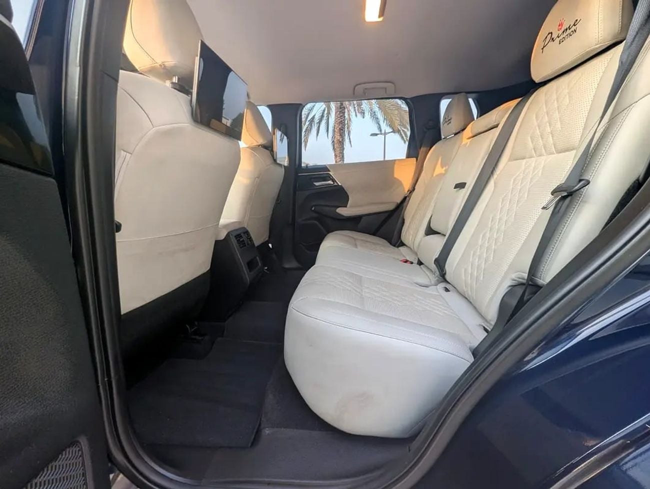 Mitsubishi Outlander PREMIUM 2024 GCC Specs Exterior and Interior Excellent Condition