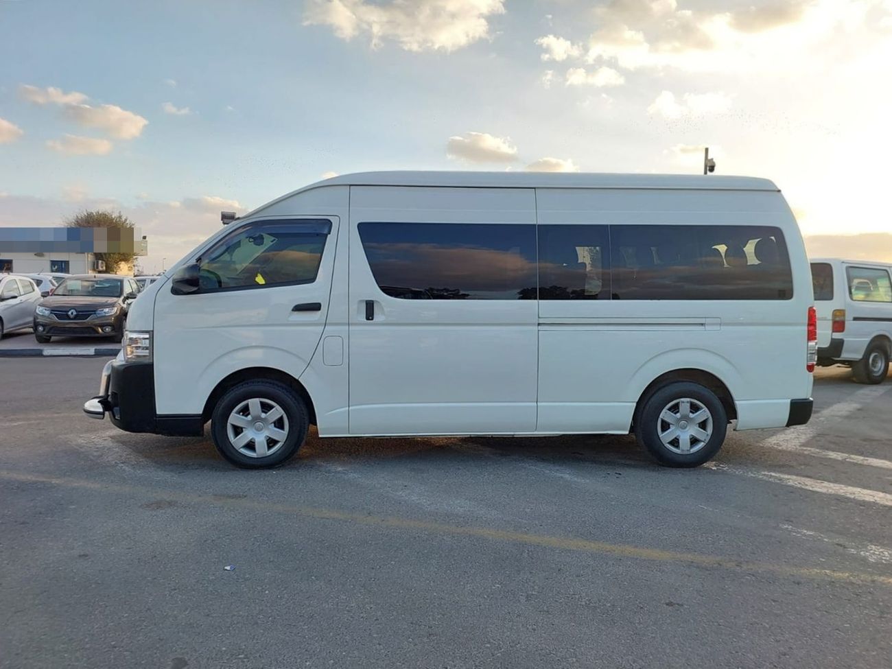 Toyota Hiace TOYOTA HIACE COMMUTER VAN RHD 2016 MODEL 3.0 L DIESEL AUTOMATIC(PM18509)