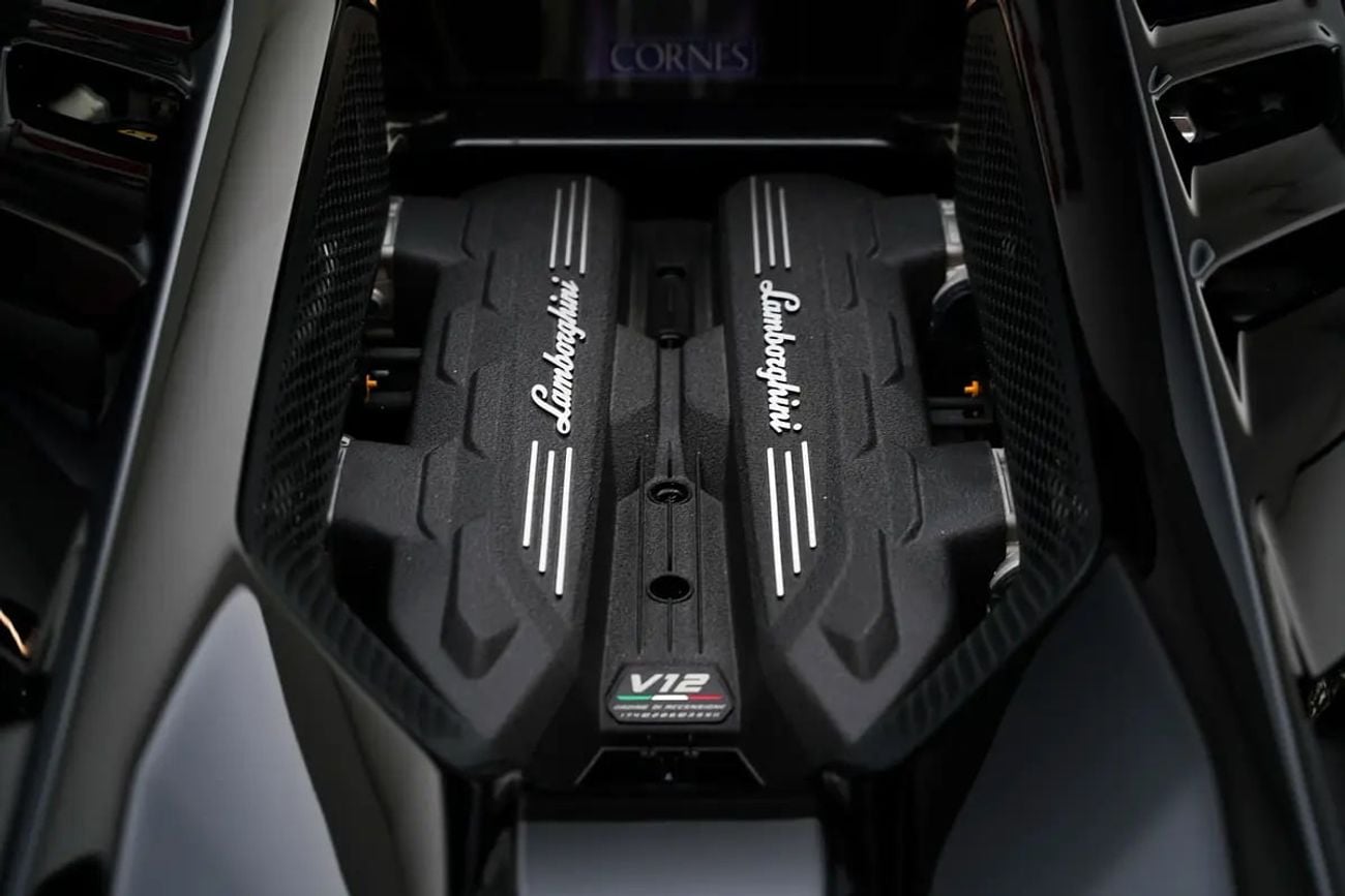 Lamborghini Revuelto