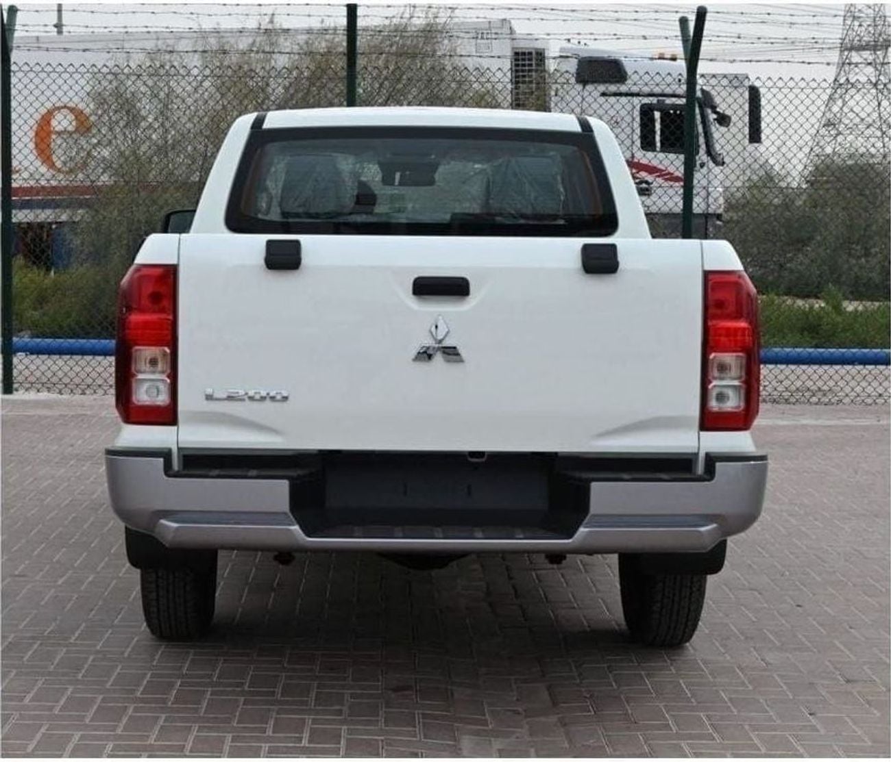 ميتسوبيشي L200 GL Toyota Hilux Single Cab 2.4L Manual 2025