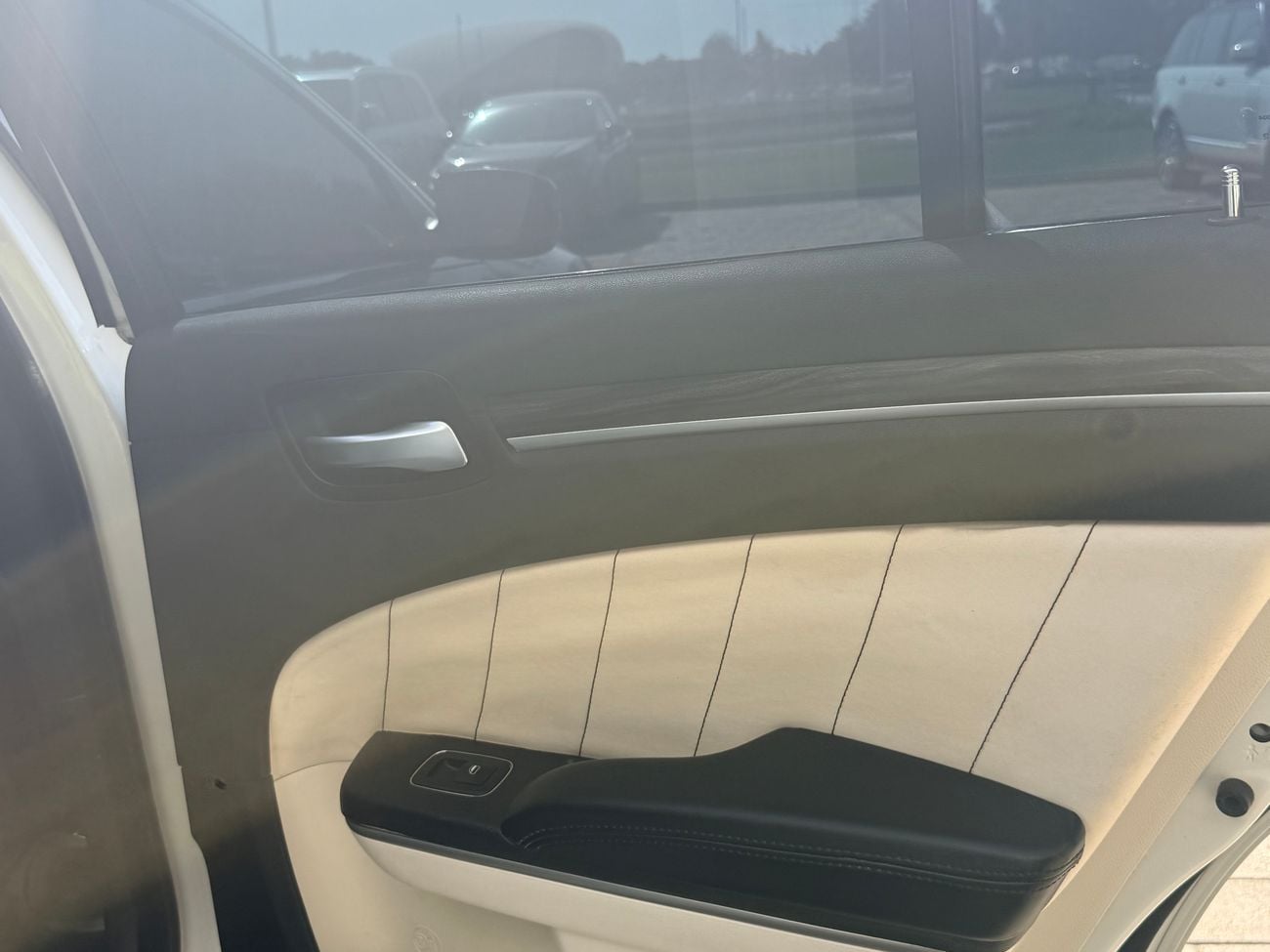 كرايسلر 300 6 cylinder - RWD - 5 seats