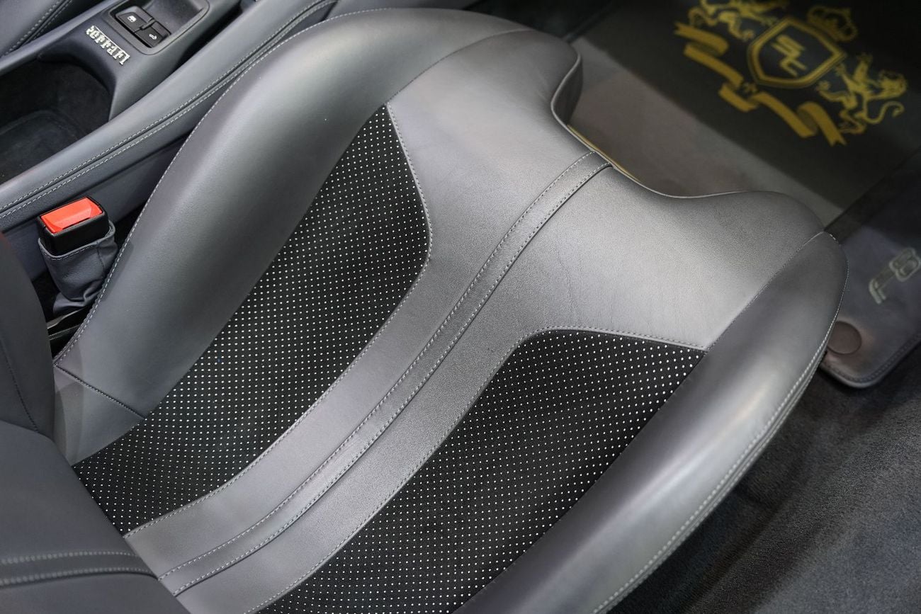فيراري ف ٨ سبيدر 3.9T V8 Passenger Display, Suspension Lifter, Full Carbon Fiber Package!!