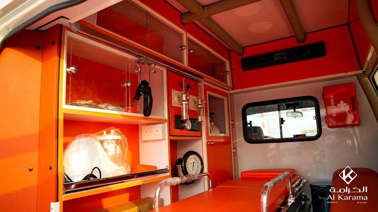 تويوتا لاند كروزر 70 LC 78 HARDTOP Ambulance |  4.2L 4x4 Manual Drive | 3 Door