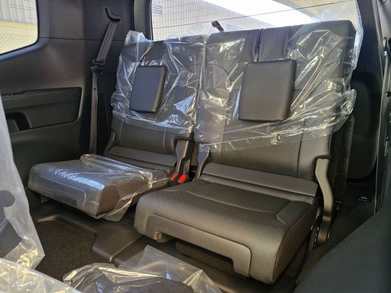 تويوتا لاند كروزر 2026 RHD	LAND CRUISER ZX 300 3.5L PETROL BRAND NEW 0KM