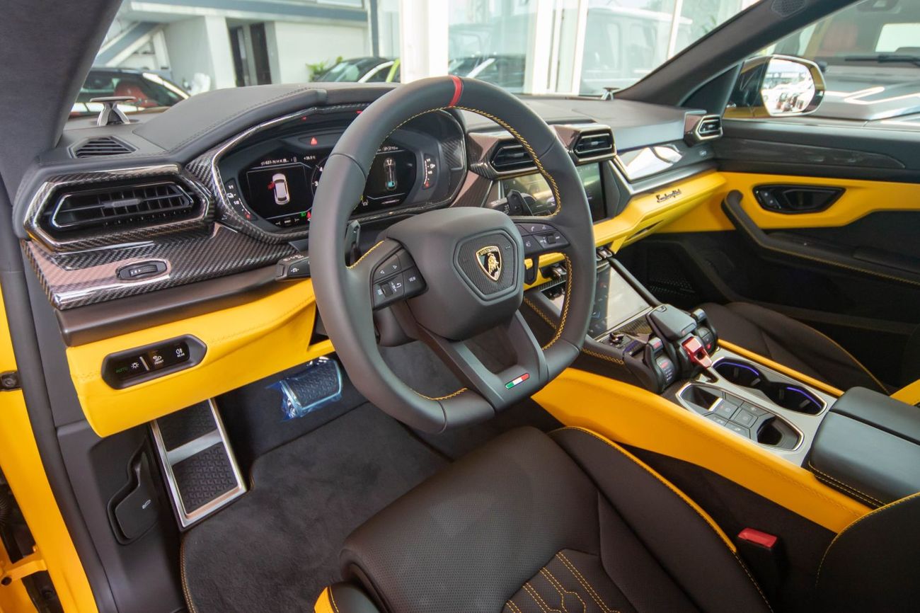 Lamborghini Urus S 4.0T V8 Lamborghini Urus SE | 2025 | 0 km | Carbon Fiber