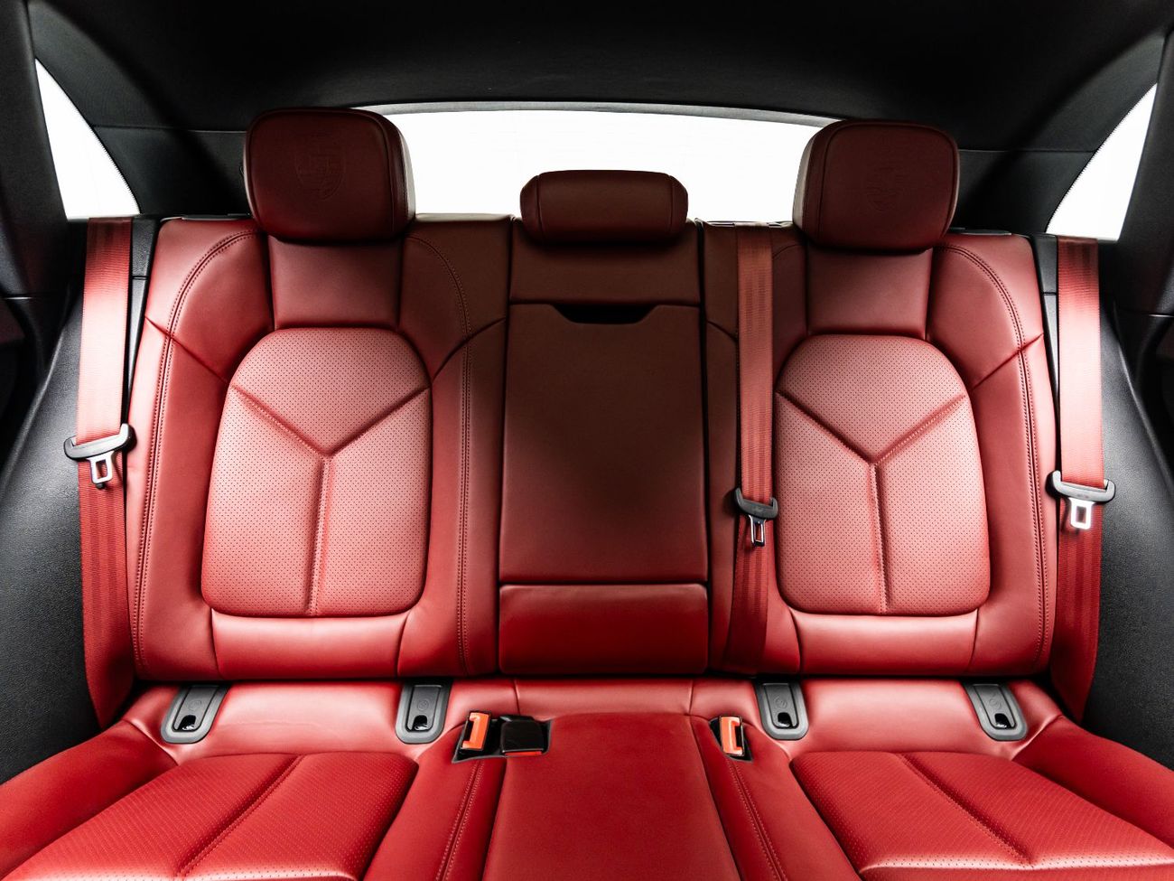 Porsche Macan Std 2.0L (252 HP) 2024 Porsche Macan, 2.0L TC I4, 4WD, 248 bhp, 7 Speed Automatic