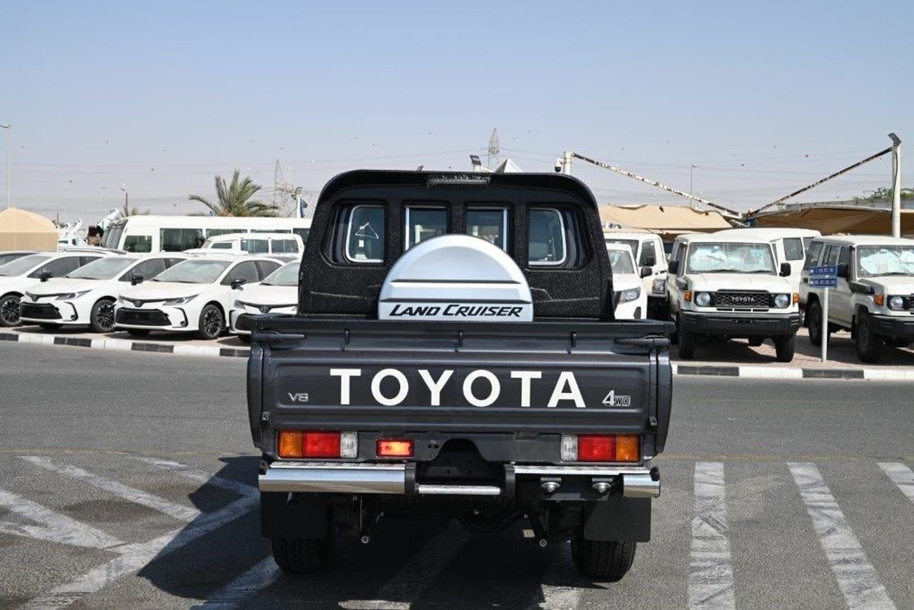 Toyota Land Cruiser Pick Up Double Cab V8 4.5L Diesel 4WD MT