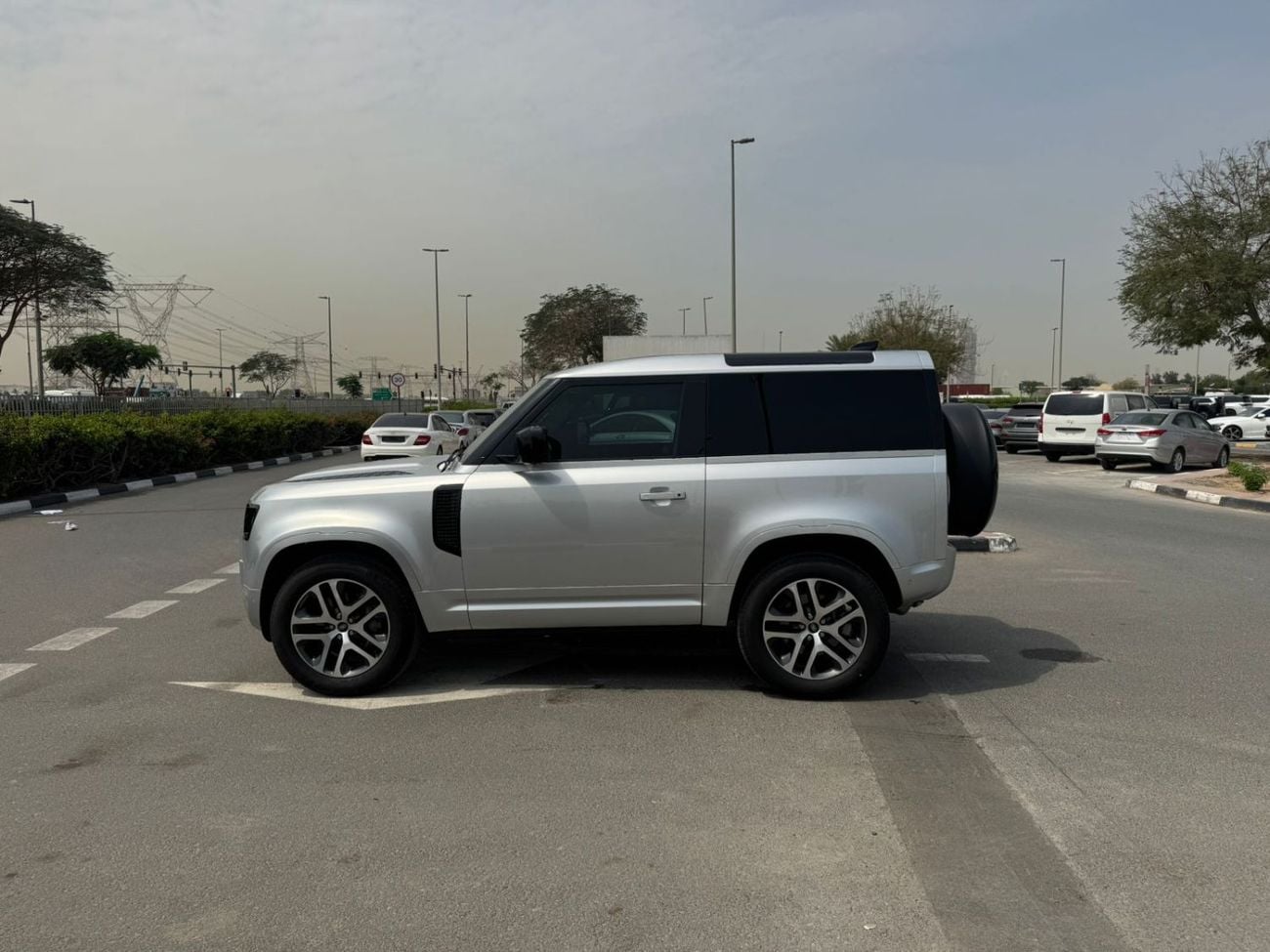 Land Rover Defender P400 90 X 3.0L (5 Seater)