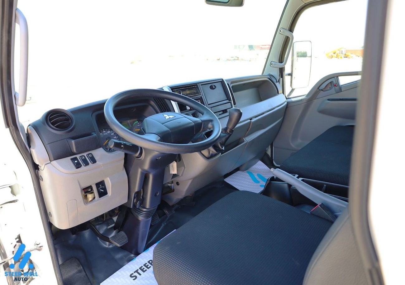 Mitsubishi Fuso Canter Fuso Chiller Dry Box 4.2L RWD Diesel MT - Low Mileage - Ready to Drive - GCC