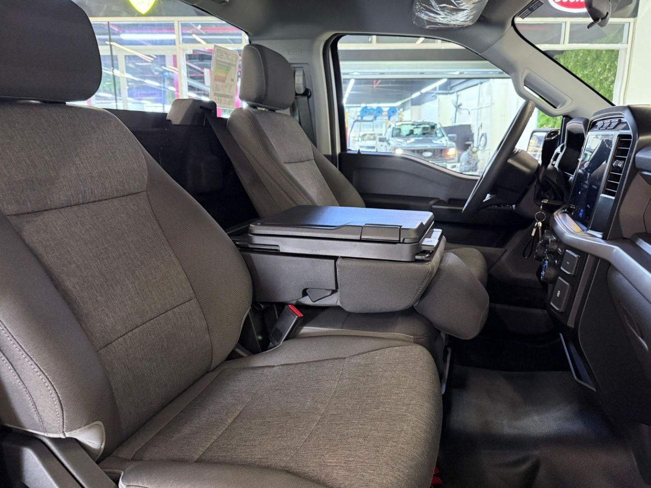 فورد F 150 XLT 5.0L Single Cab Utility (3 Seater) 2024 F150 FX4 One Cabin - 5 years warranty -5 years service c