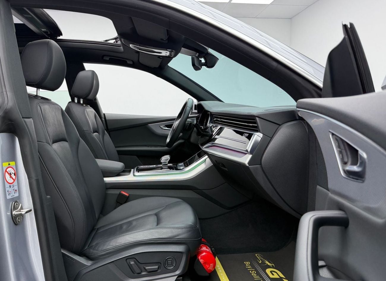 Audi Q8 55 TFSI quattro S-Line 3.0L (340 HP) 2020 Audi Q8 55 TFSI Quattro S-Line Black Edition, Warranty, Fu