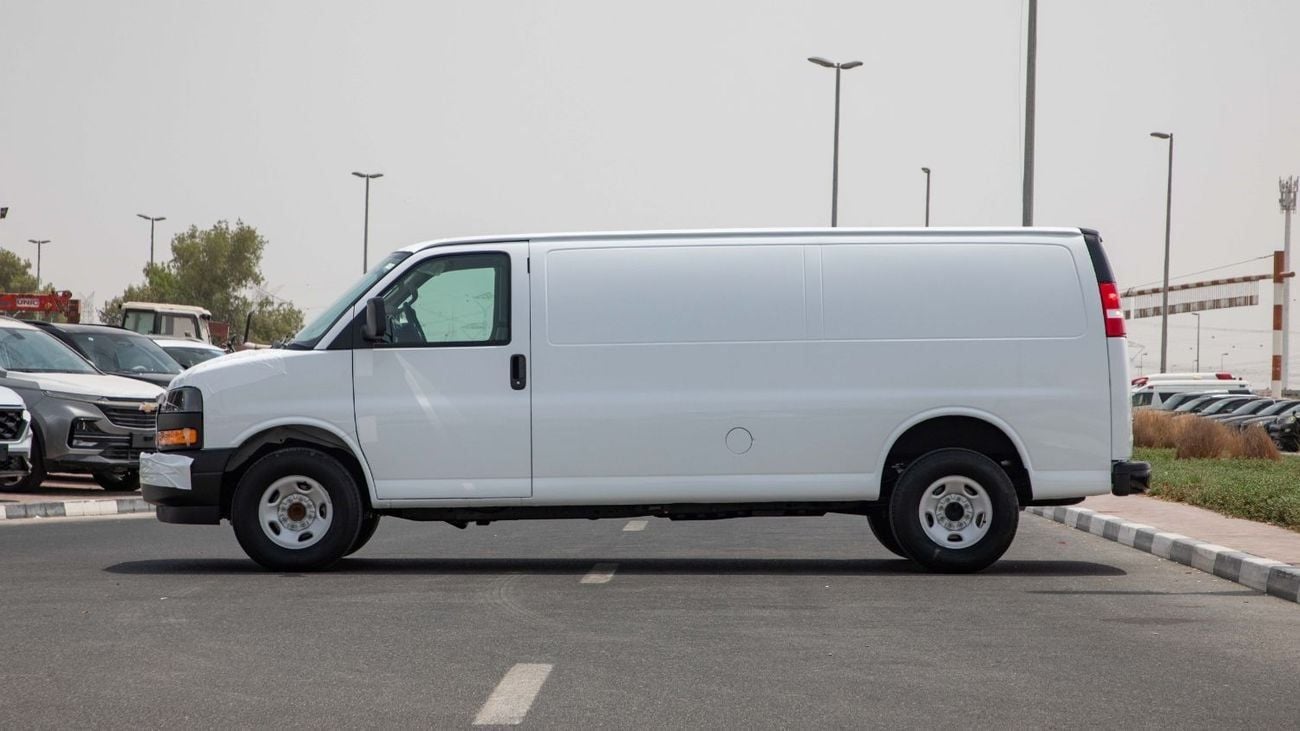 جي أم سي سافانا 2500 Extended Wheelbase 6.6L V8 | Work-Truck Trim | 2025 | GCC