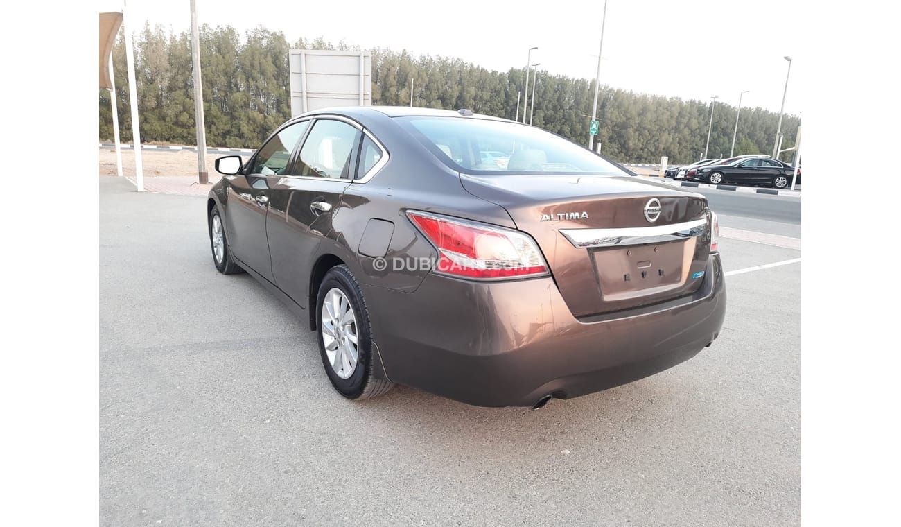 Nissan Altima Nissan Altima model 2014 Gcc very celen car km 176,000 price 22,000