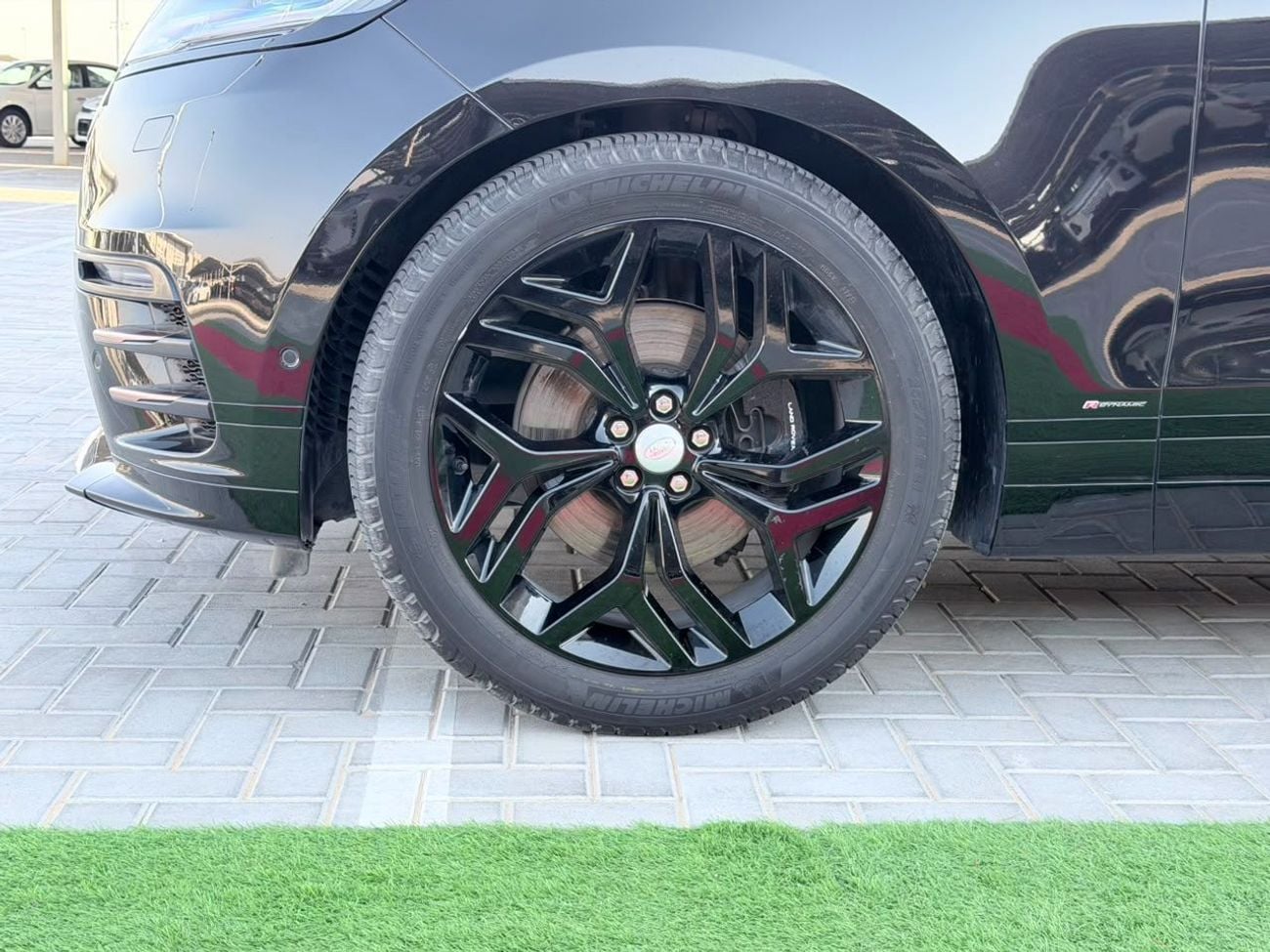 Land Rover Range Rover Velar R-DYNAMIC SE