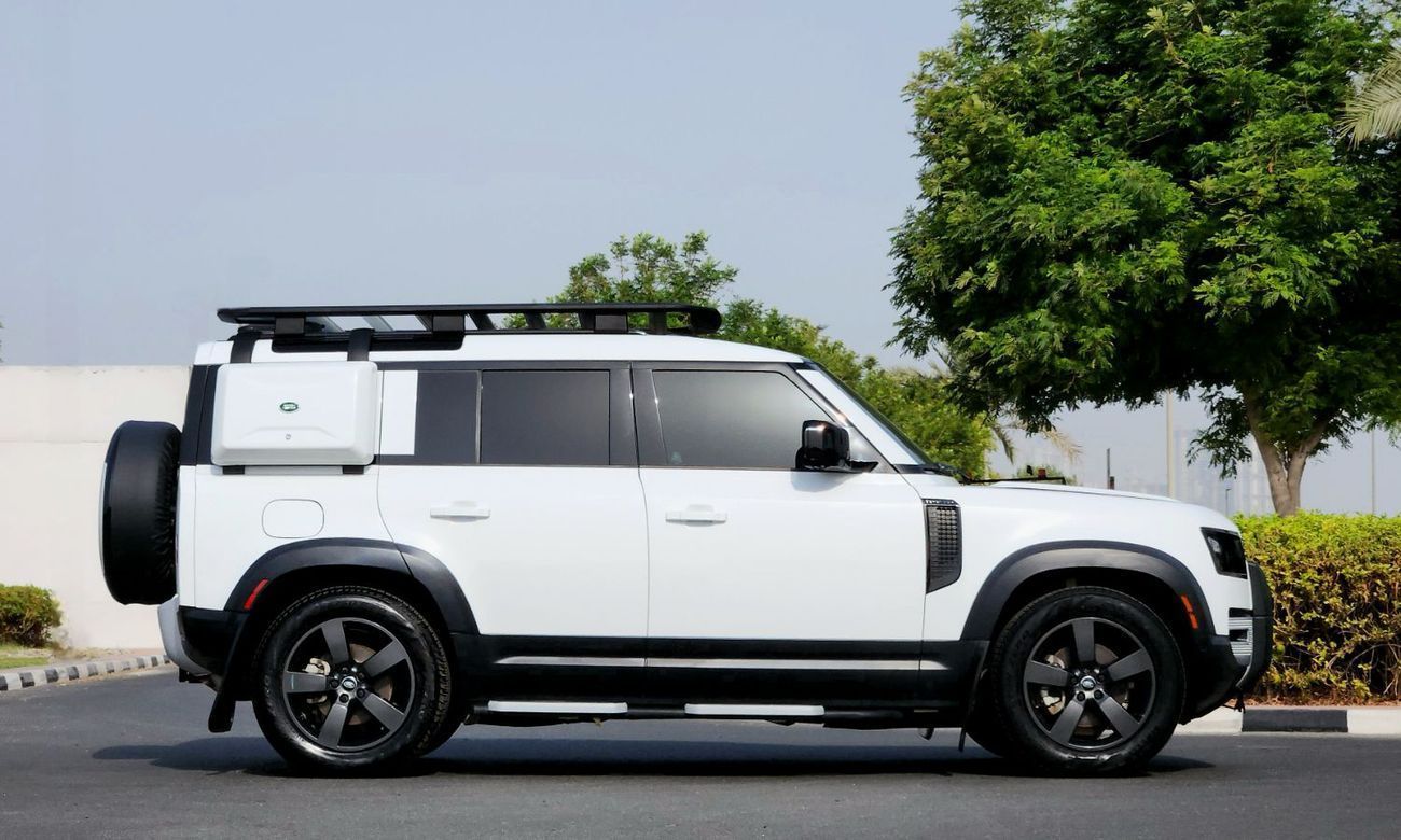 Land Rover Defender P300 110 2.0L (5 Seater) P300 110 2L-4CYL AMERICAN SPECIFICATION EXCELLENT CONDITION