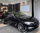 بي أم دبليو 520i EXCLUSIVE LUXURY ELITE BLACK 520i || TOP RANGE || GCC || SCREENS || LIKE