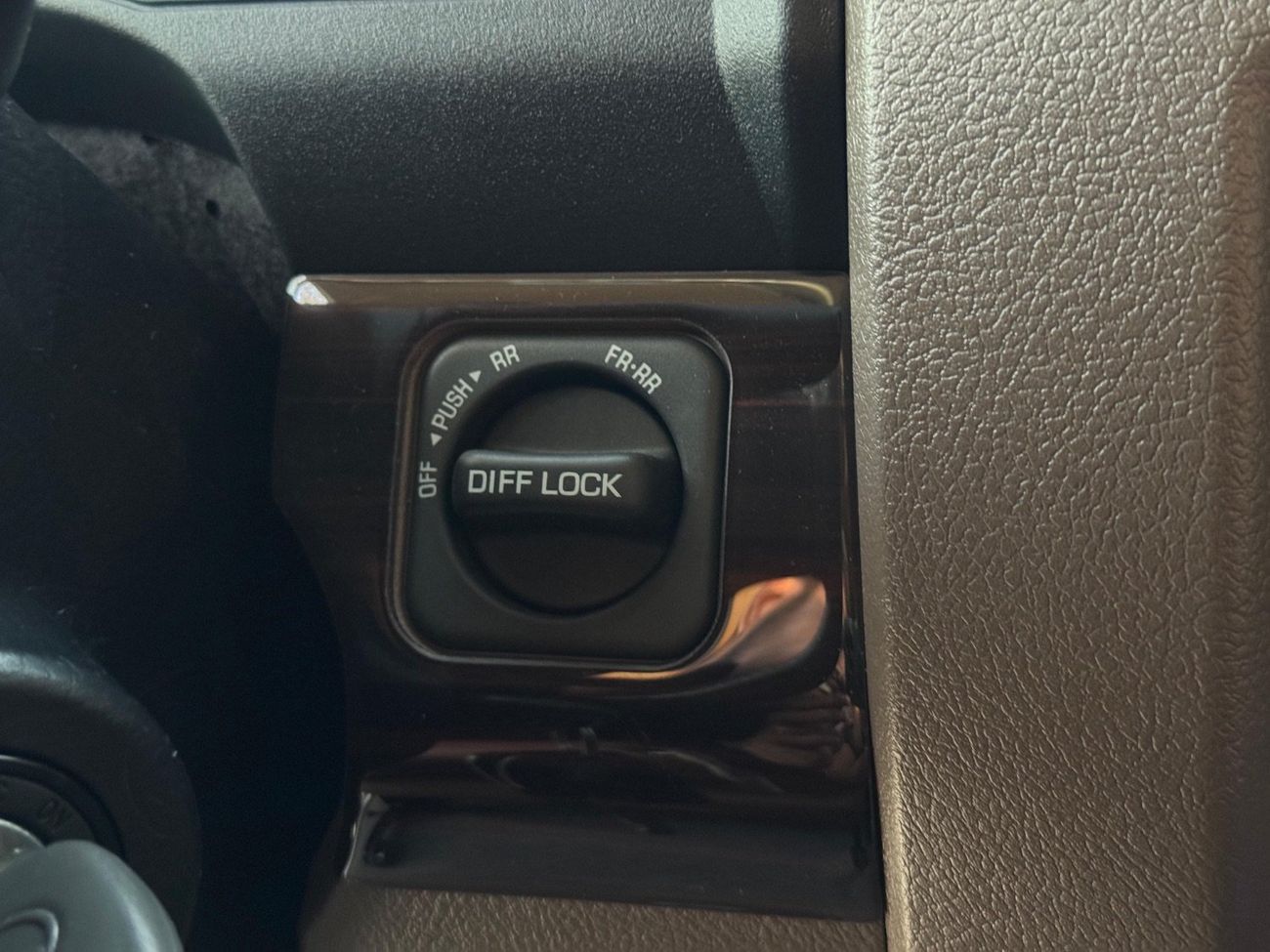 Toyota Land Cruiser LX V6