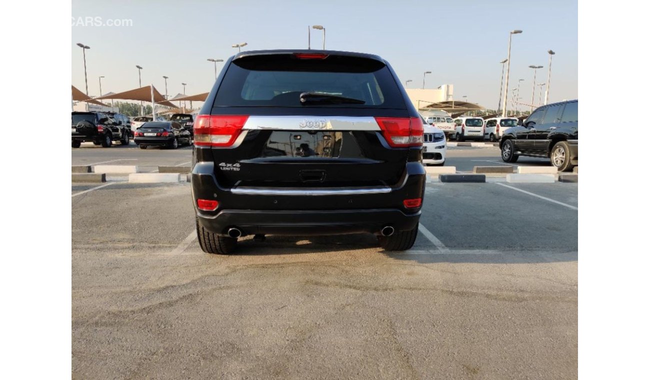 جيب جراند شيروكي 2012 Full options Hemi Panorama roof navigation leather interiors