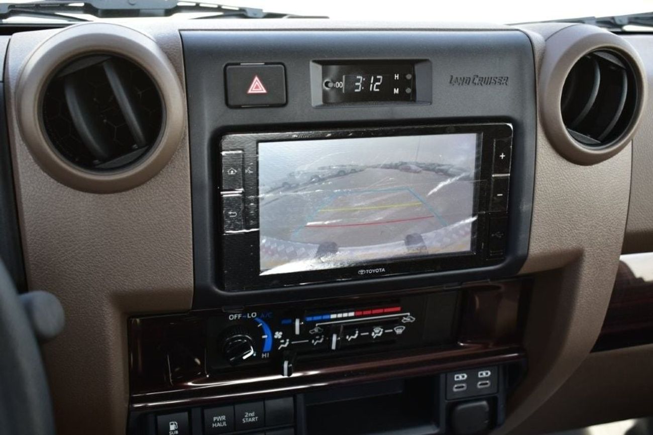 تويوتا لاند كروزر بيك آب 79 SINGLE CAB DX 2.8L DIESEL AT