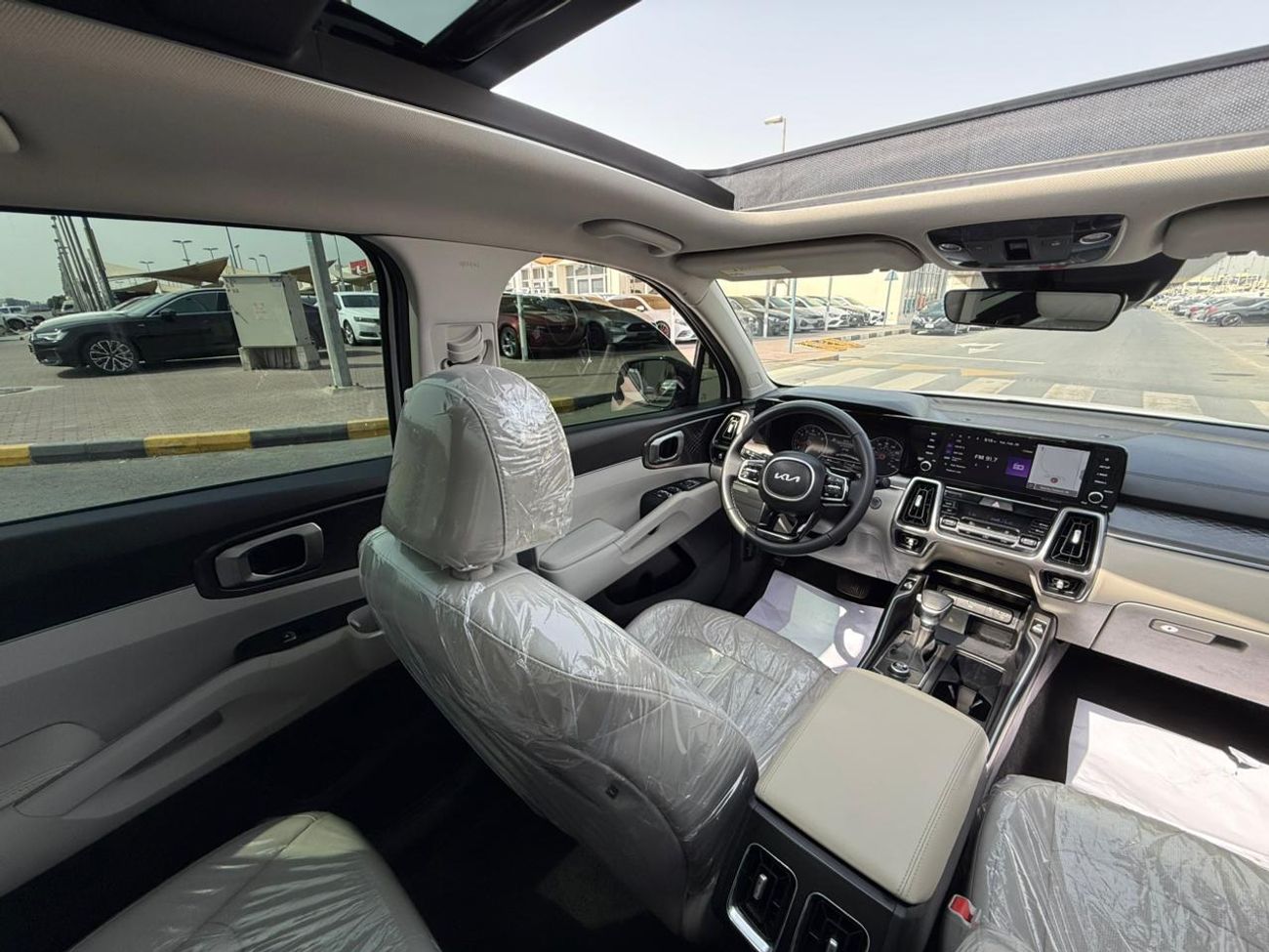 كيا سورينتو 2.5L LX (RWD)