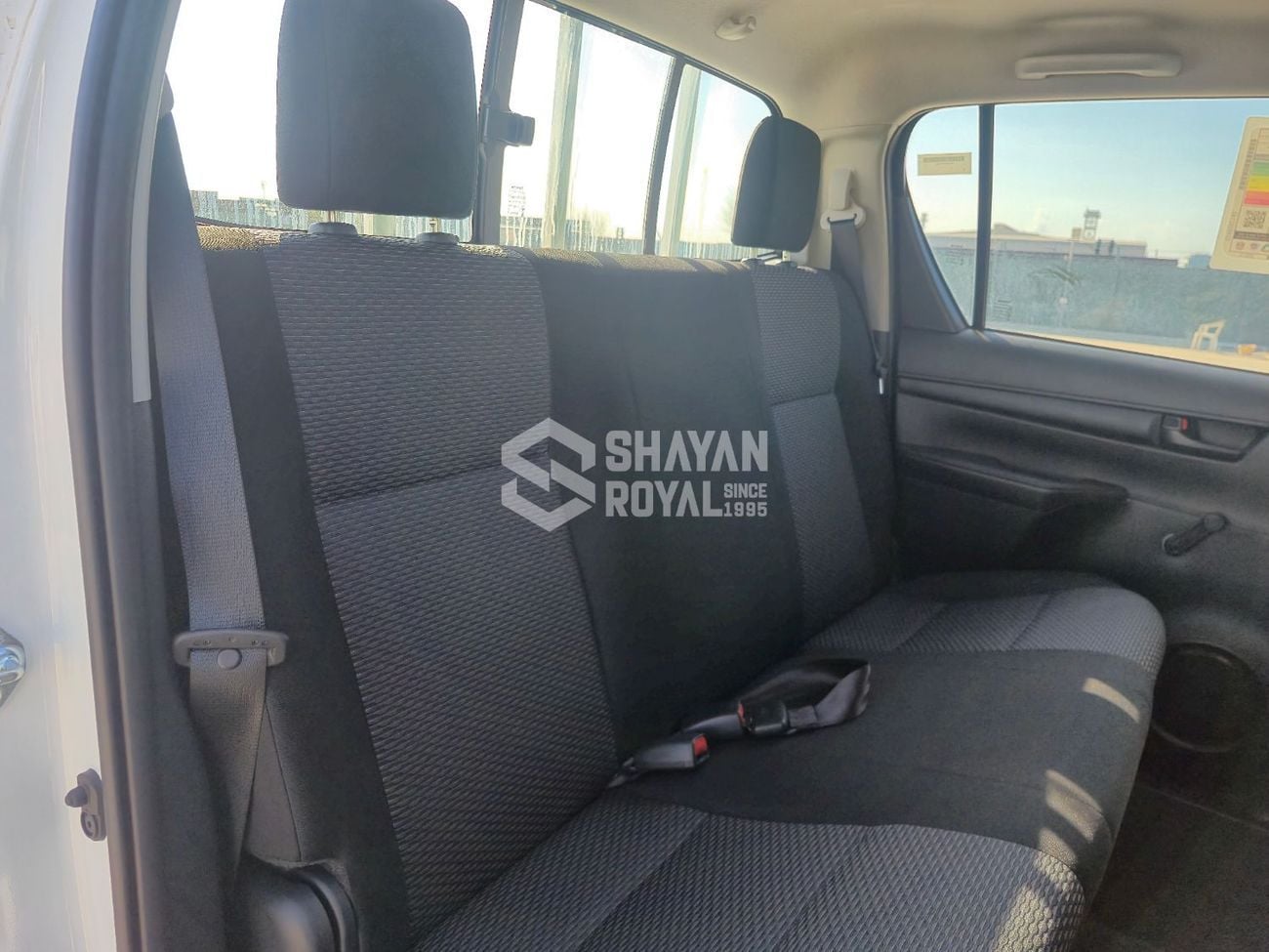 تويوتا هيلوكس DLX 2.4L DIESEL DLX-STANDARD 4WD MT DC 6-SEATS 2026MY