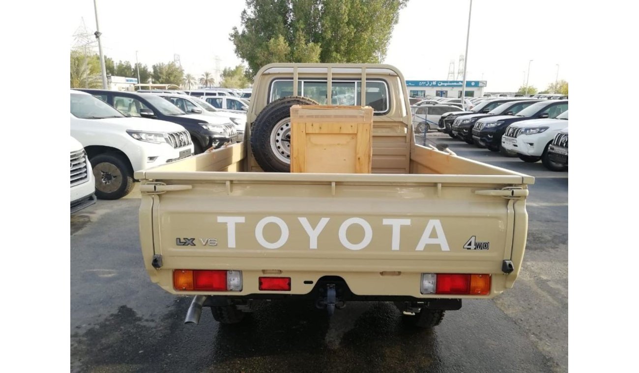 Toyota Land Cruiser Pick Up Pick UP 4.0L V6 MID Option with Difflock