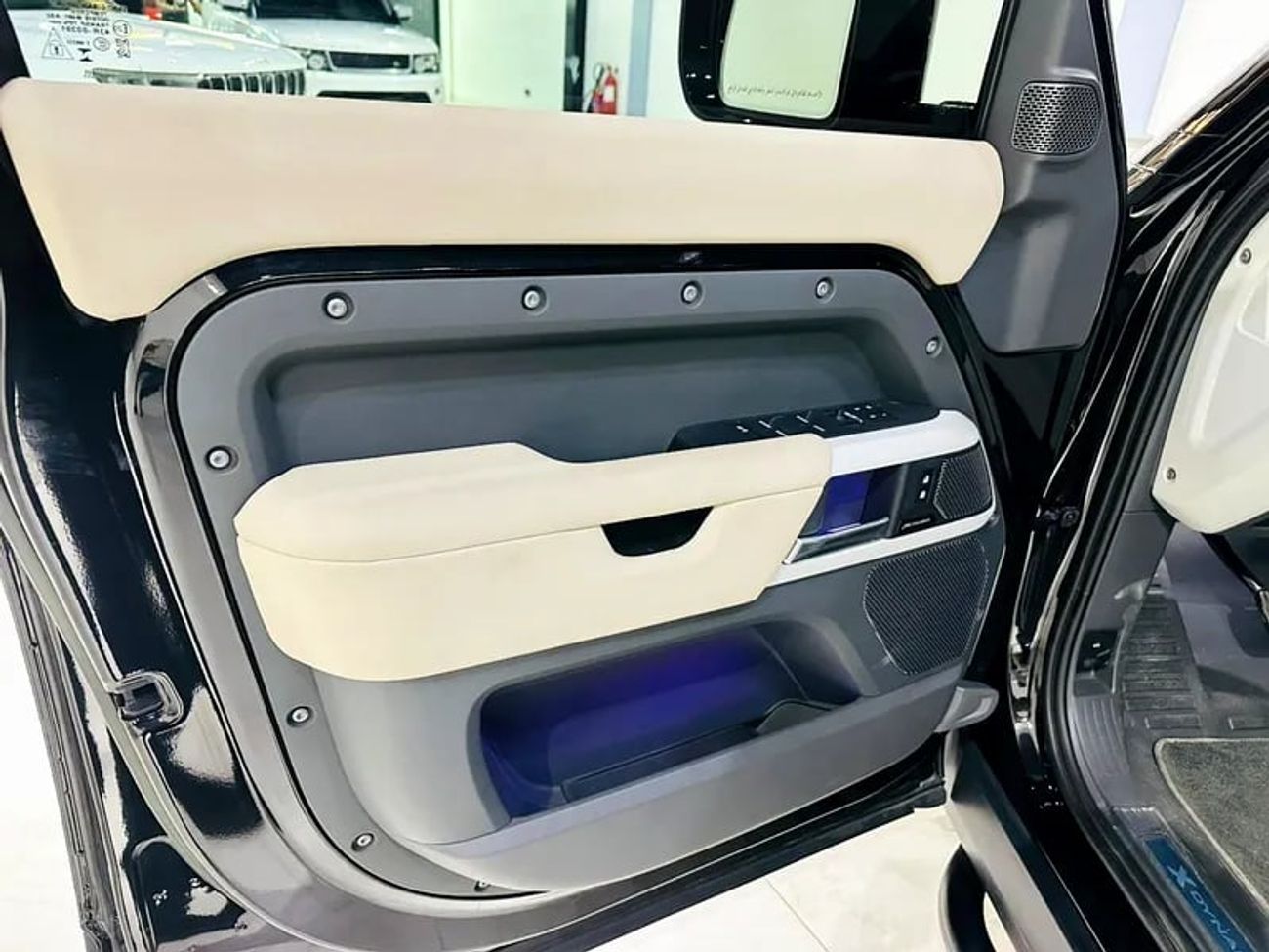 Land Rover Defender X DYNAMIC GCC SPECS UNDER AGENCY WARRANTY TILL ORIGINAL PAINT