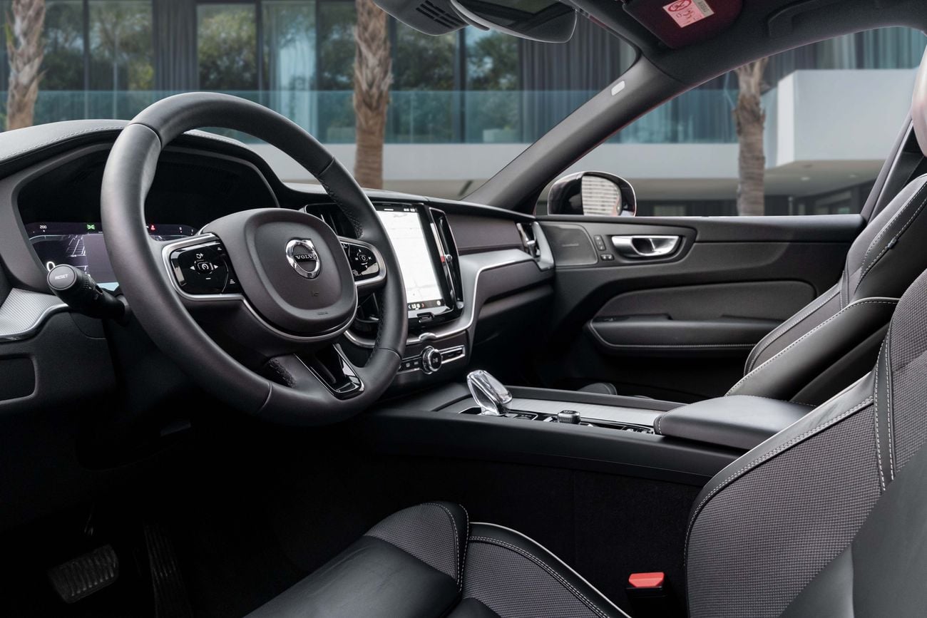 فولفو XC 60 B5 Ultimate Dark Volvo XC60 B5 Ultimate Dark