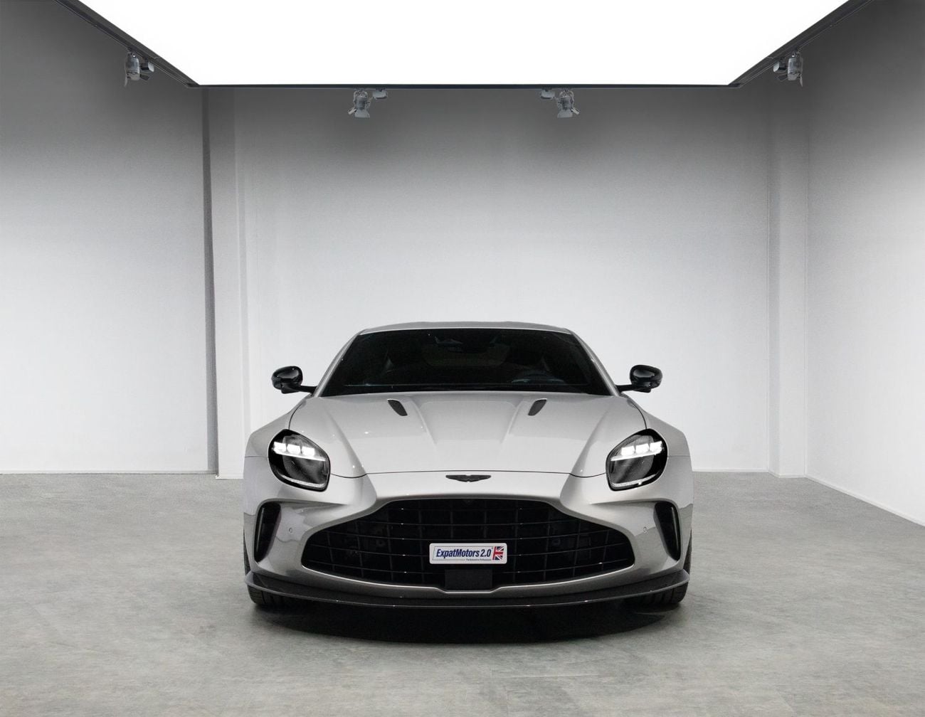 Aston Martin Vantage Standard V8