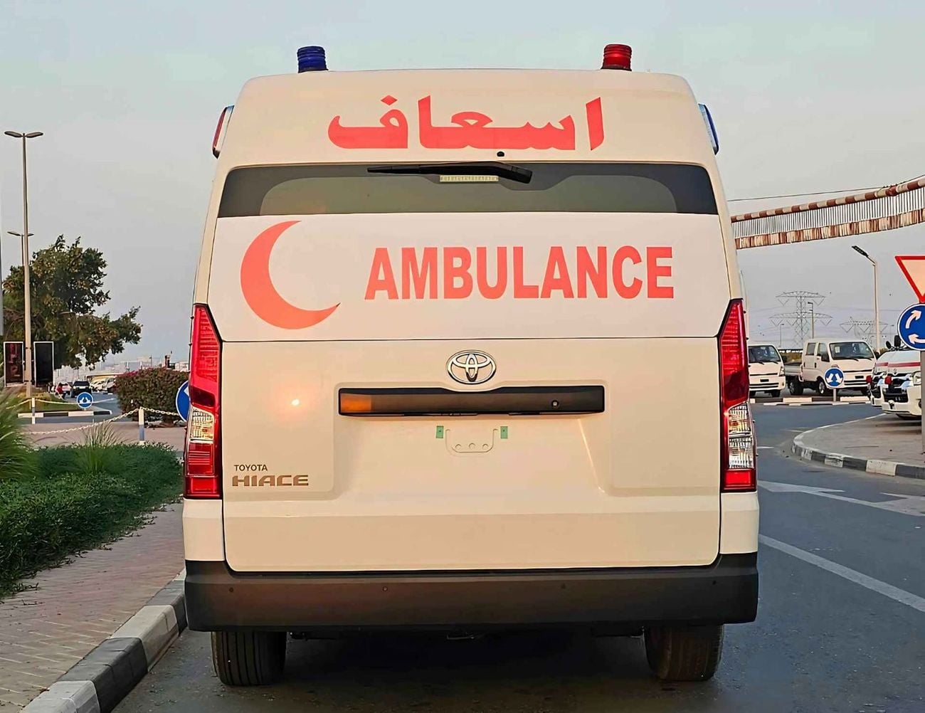 Toyota Hiace 3.5L DX HIGHROOF / V6 PETROL, A/T, EMERGENCY MEDICAL AMBULANCE (CODE # AMBULANCE)