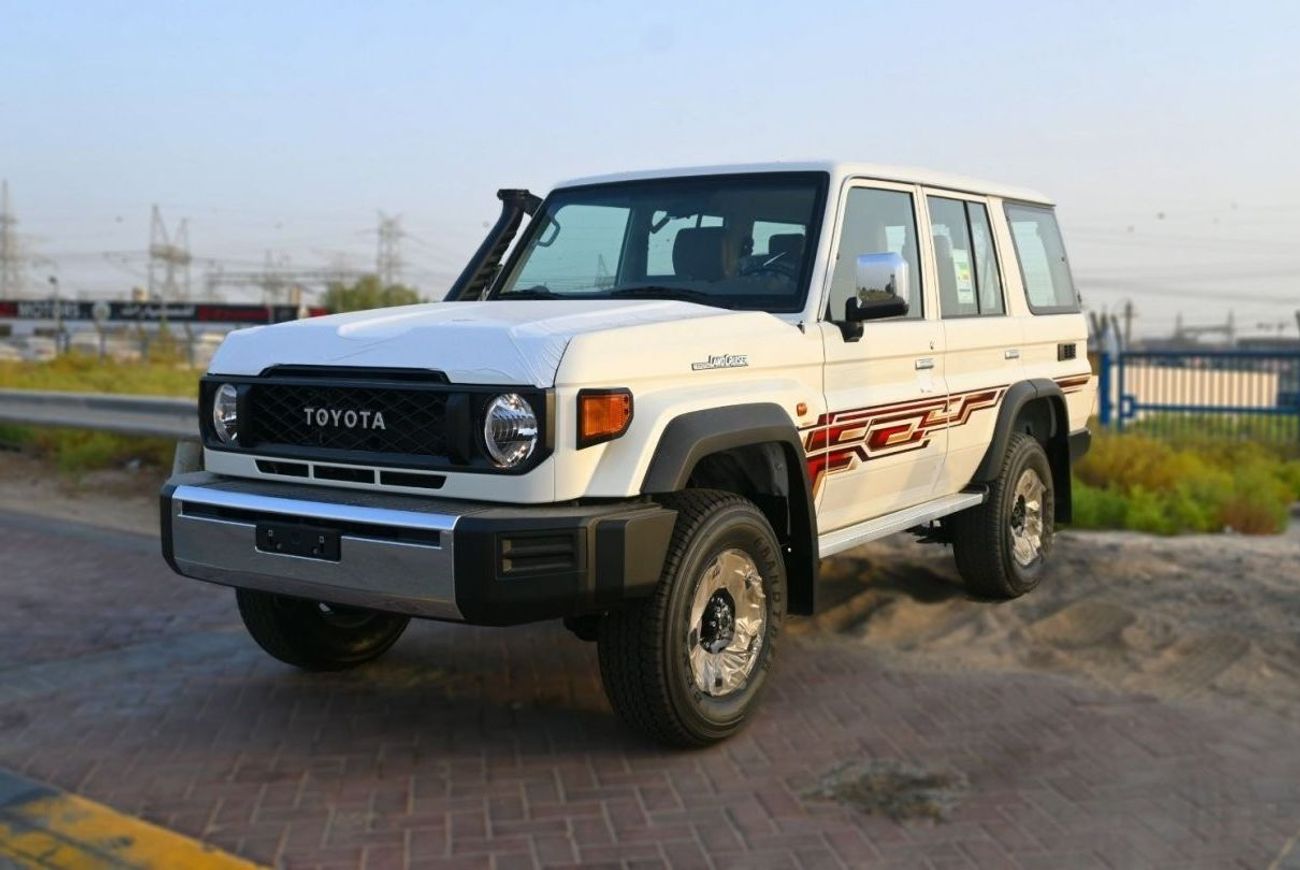 تويوتا لاند كروزر 70 TOYOTA  LAND CRUISER HARDTOP LC76 4.0L 2024
