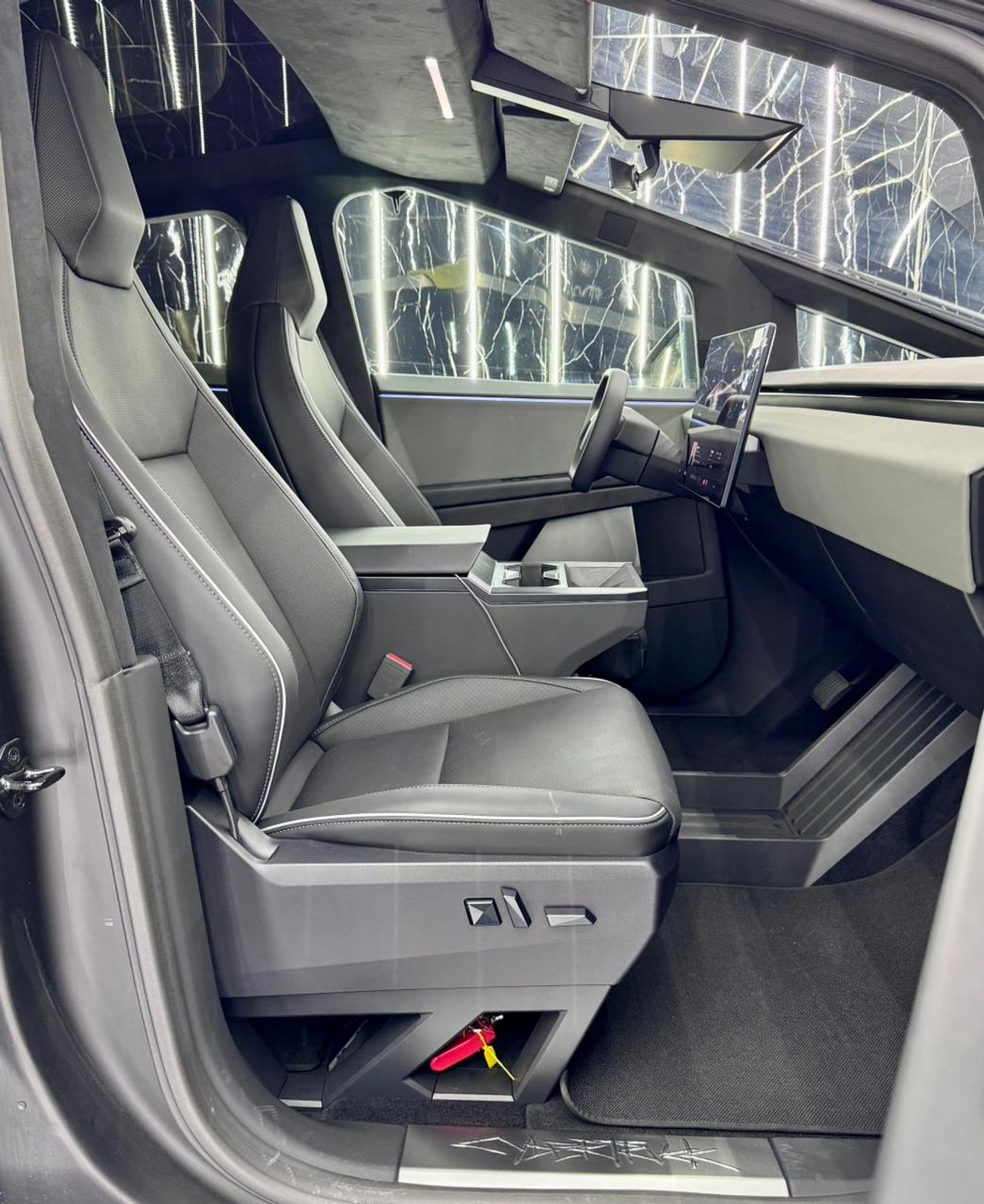 تسلا سايبرتراك Tesla Cybertruck All wheel drive,GCC,600Hp,Excellent,Low kms