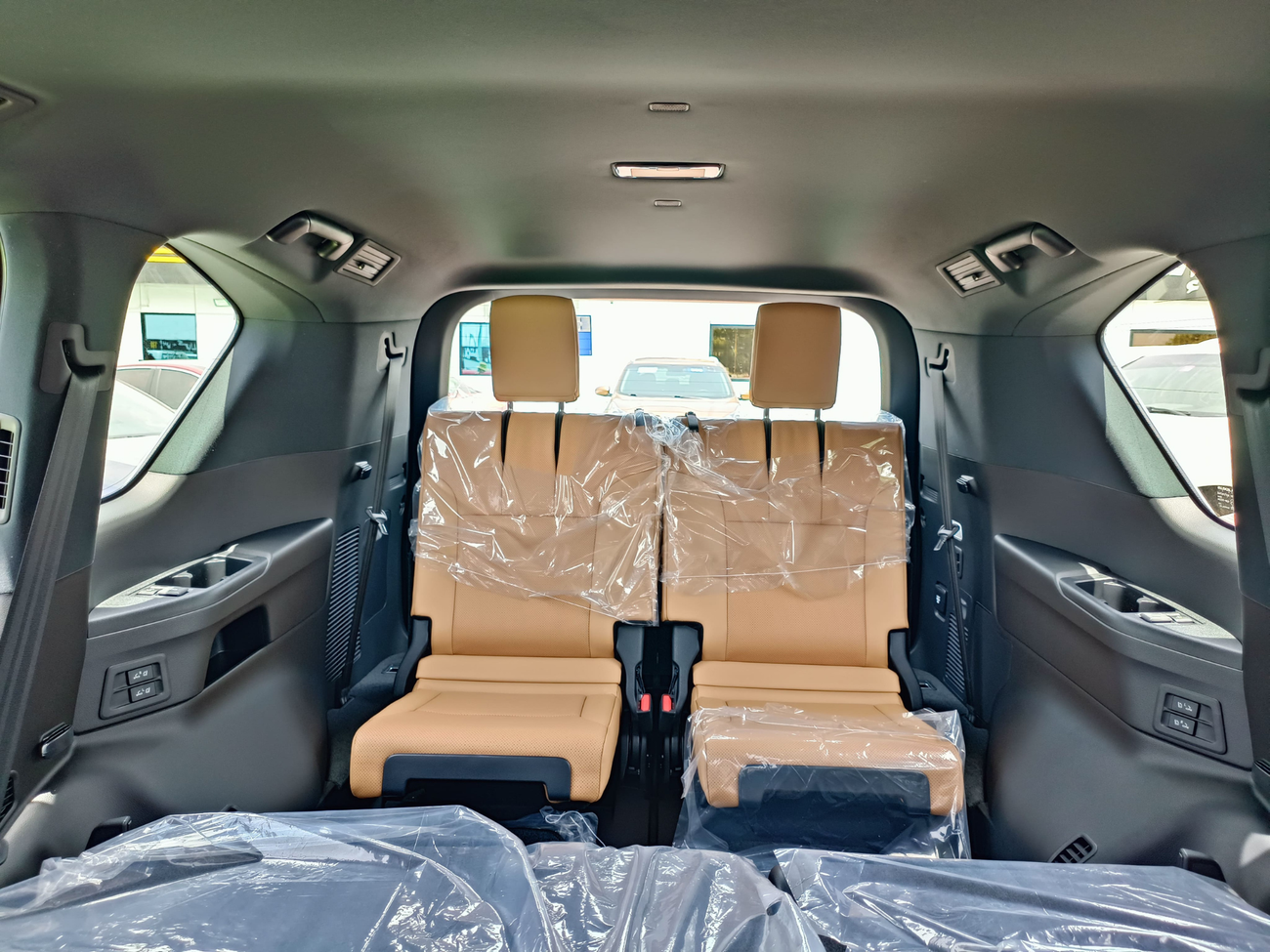 لكزس LX 600 PRESTIGE EURO 4 / V6 / 3.5L / SUNROOF / FULL OPT AND MUCH MORE (CODE # 67842)