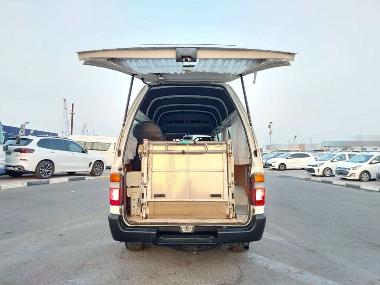 Toyota Hiace 2000 TOYOTA HIACE VAN RHD DIESEL AUTOMATIC (PM00733)