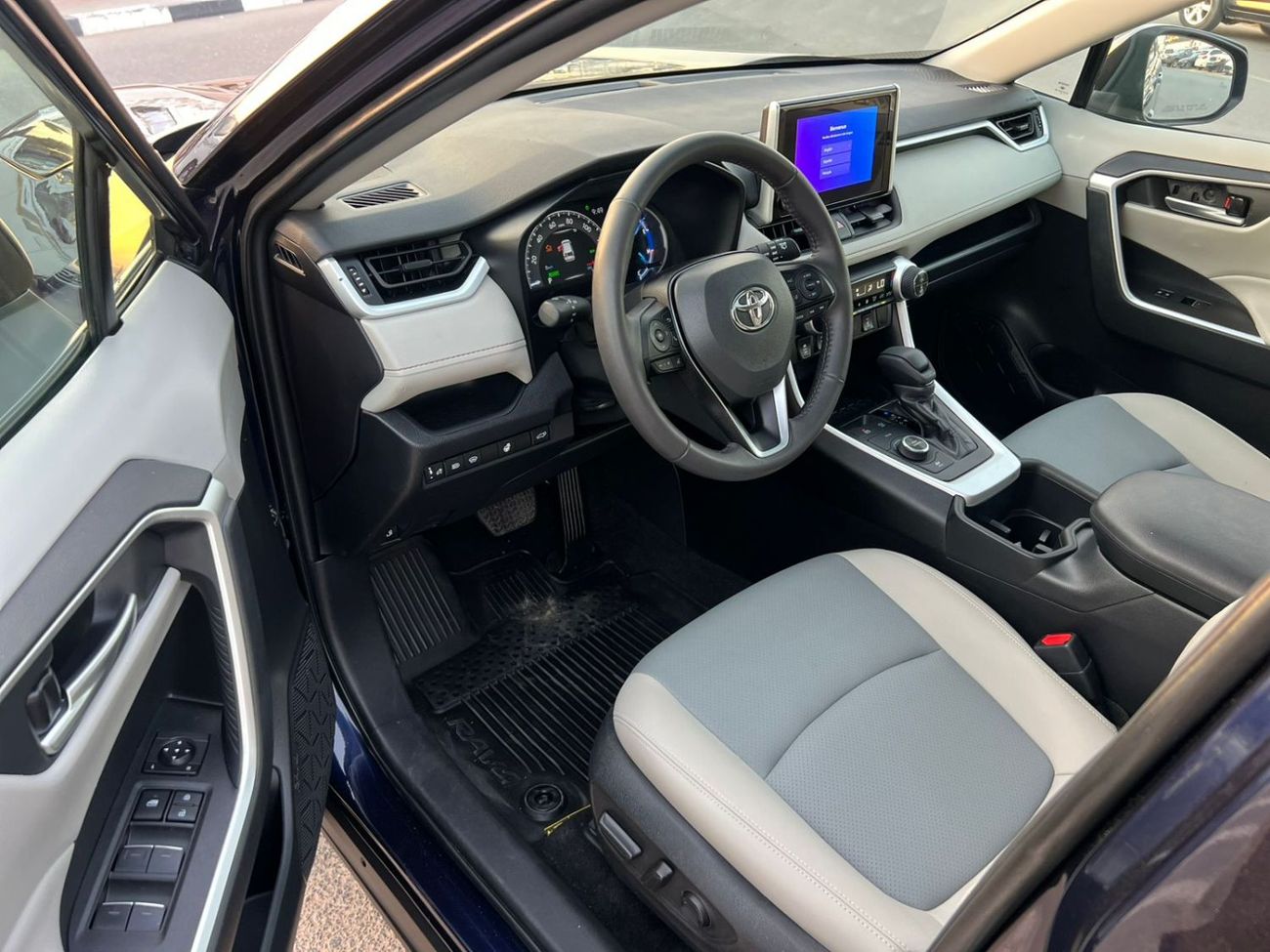 Toyota RAV4 2025 Toyota Rav4 Hybrid HEV XLE Premium Full Option 2.5L V4 - Push Start With Radar - AWD 4x4 - Trun