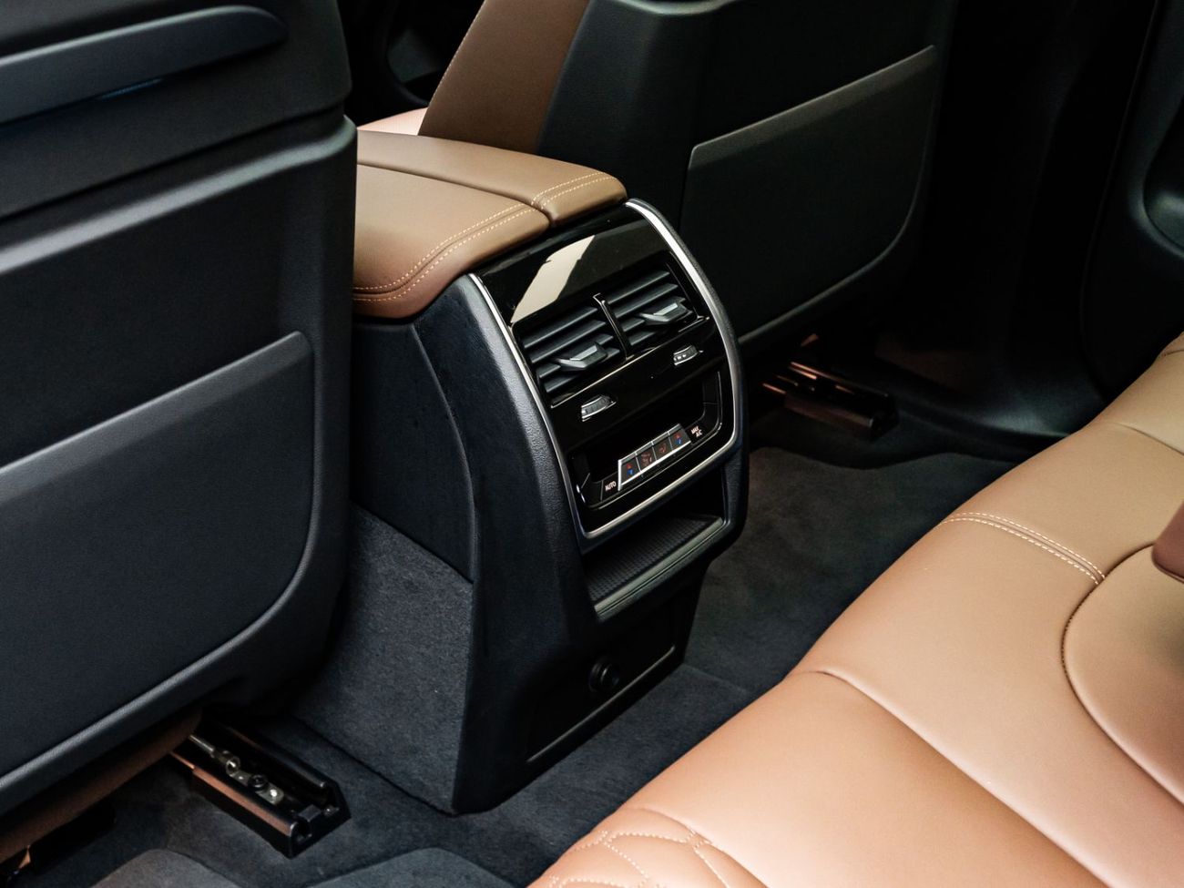 بي أم دبليو X5 M50i 4.4L