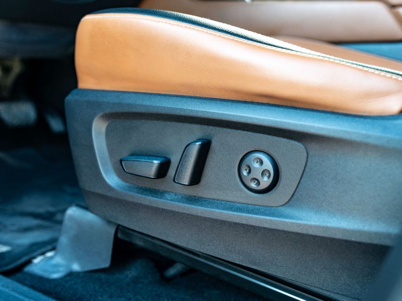 نيسان باثفايندر SL 3.5L (7 Seater)