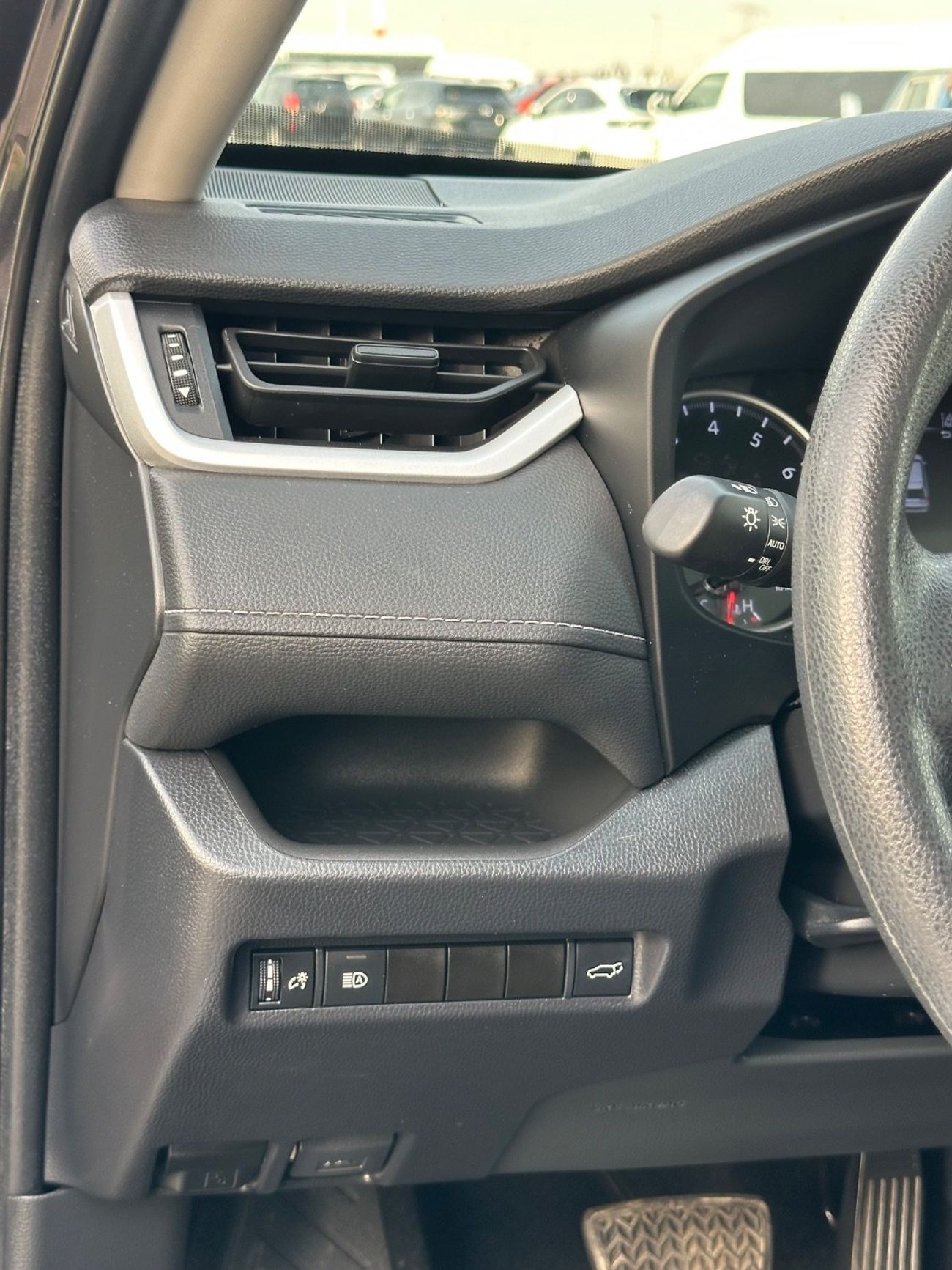 تويوتا راف ٤ XLE Sunroof,push start Full Option