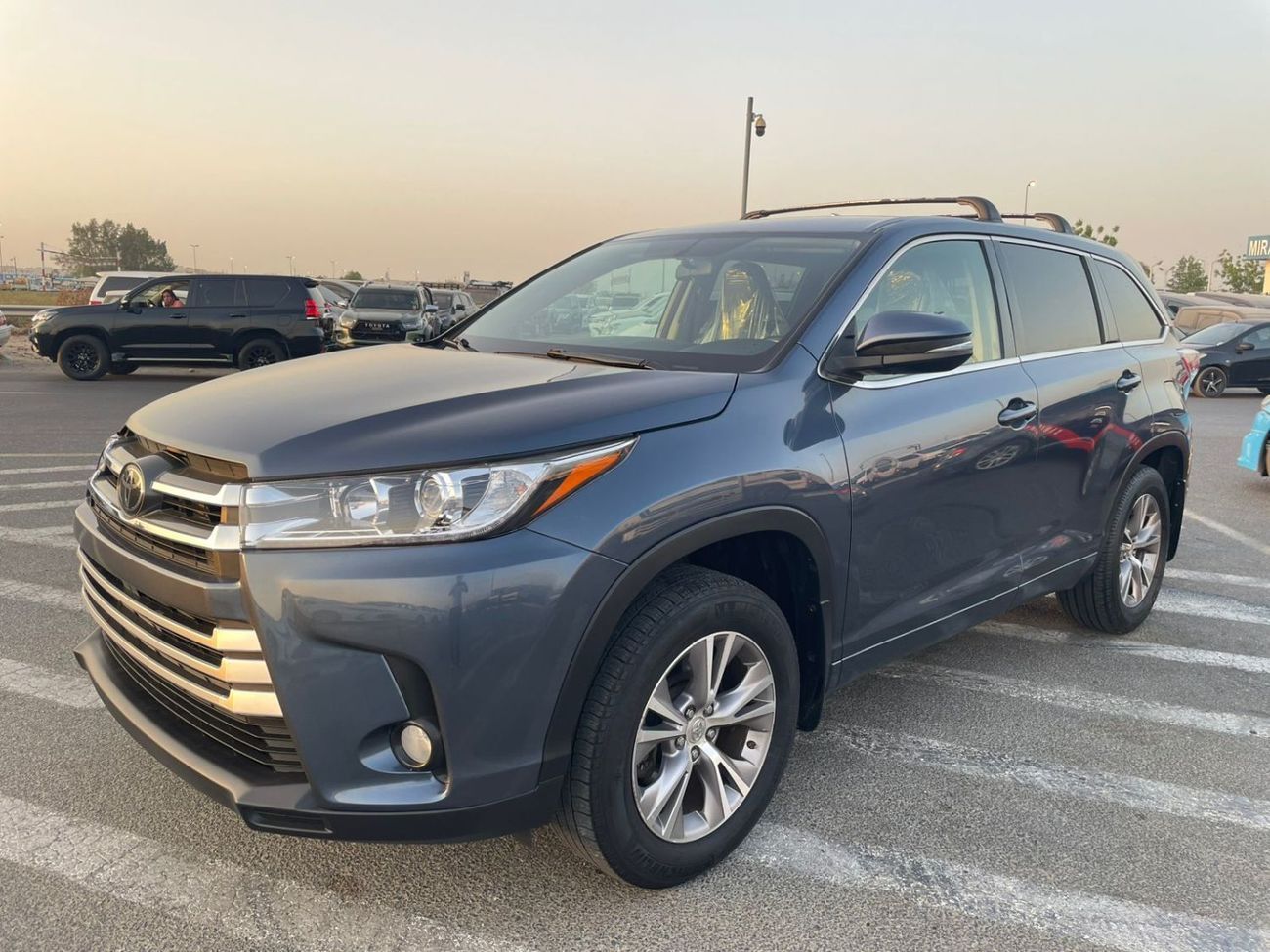 Toyota Highlander 2015 Toyota Highlander LE MidOption+ 3.5L V6 - AWD 4x4 - 7 Seater - Trunk Auto -