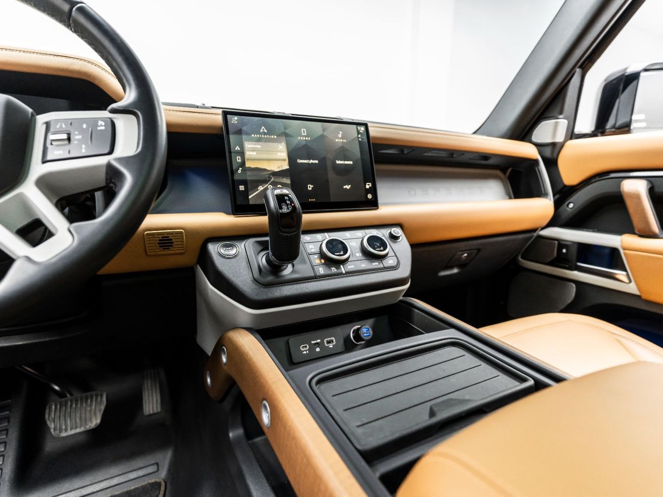 Land Rover Defender 2023 Land Rover Defender 130 P400 HSE, 2028 Warranty + Service History, Low KMs, GCC