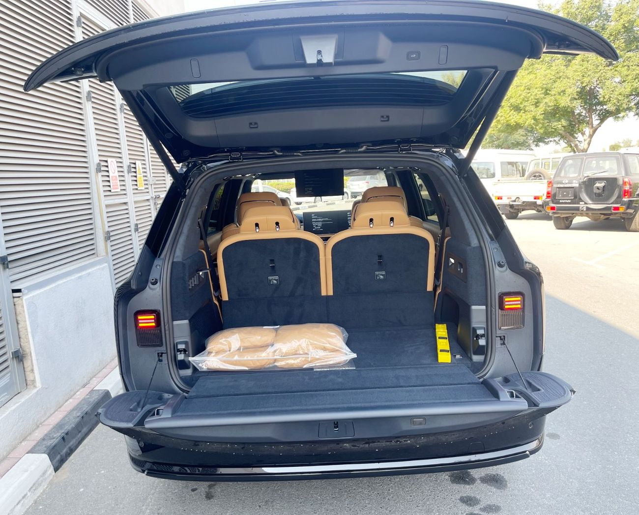 زيكر 9X 2.0L Plug-in Hybrid--BIG BETTERY-1,380 HP  Ultra Edition