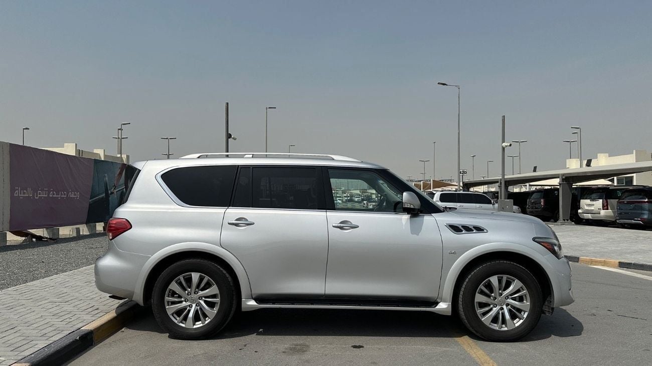 Infiniti QX80 LUXURY Standard 5.6L Full option original paint without accident